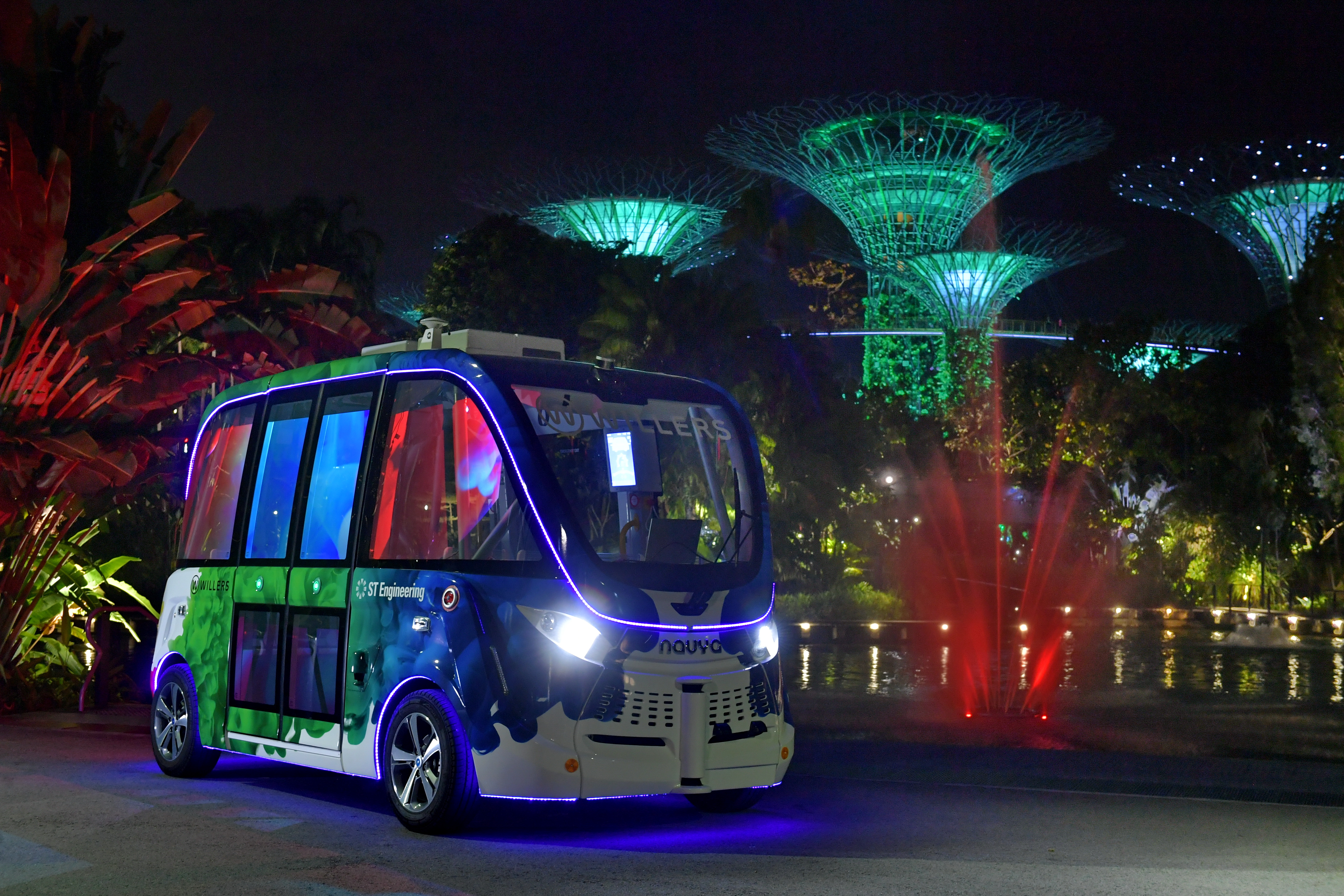 Gardens by the bay self driving vehicle